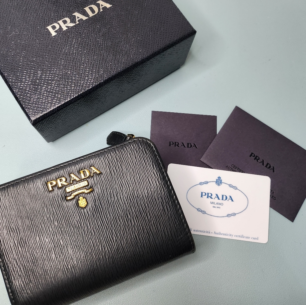 Prada Black Red Saffiano Leather coin Wallet Excellent condition! - Picture 8 of 13